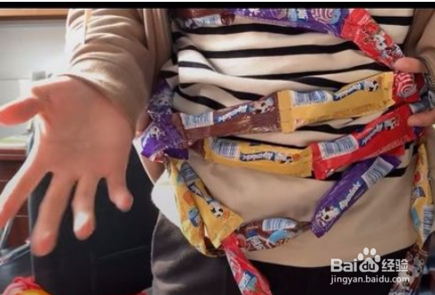 抖音棒棒糖怎么塞袖子