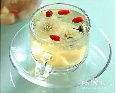 枸杞配菊花，喝完再看手机