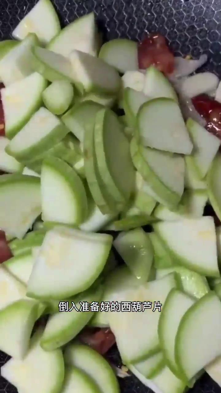 如何做香肠西葫芦