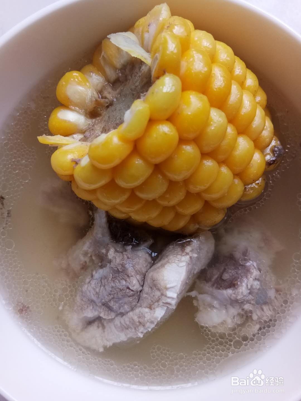 排骨汤怎么炖好喝——玉米炖排骨。
