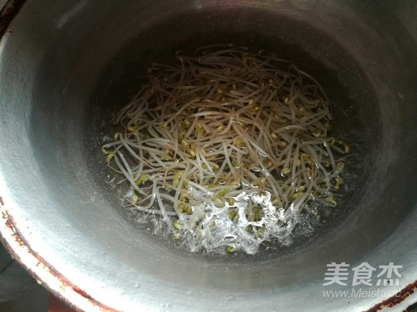 凉拌凉皮黄瓜丝
