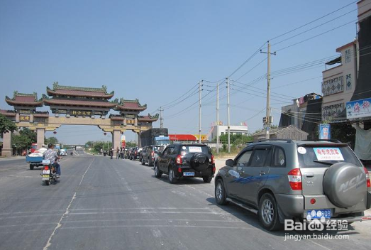 假期到了出外旅行绽莲花海门去寻一下心中的古记