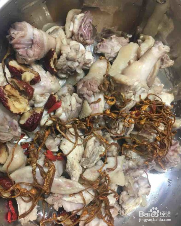 猪脚炖鸡汤的做法