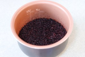 水果紫米银耳汤做法