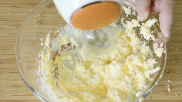 奶黄馅冰皮月饼啦