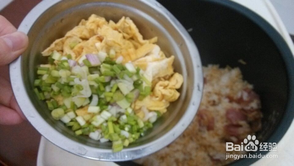 葱香腊肠蛋饭
