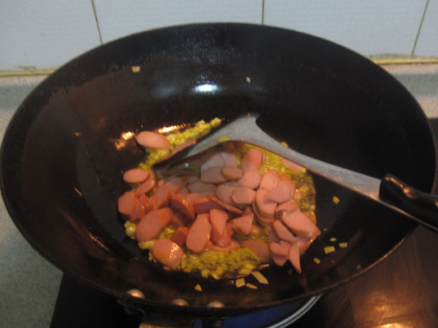 脆皮肠炒饭怎么做好吃，看这个就能学会