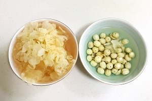 木瓜银耳莲子汤的做法