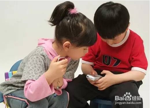 到底该不该给孩子玩手机？