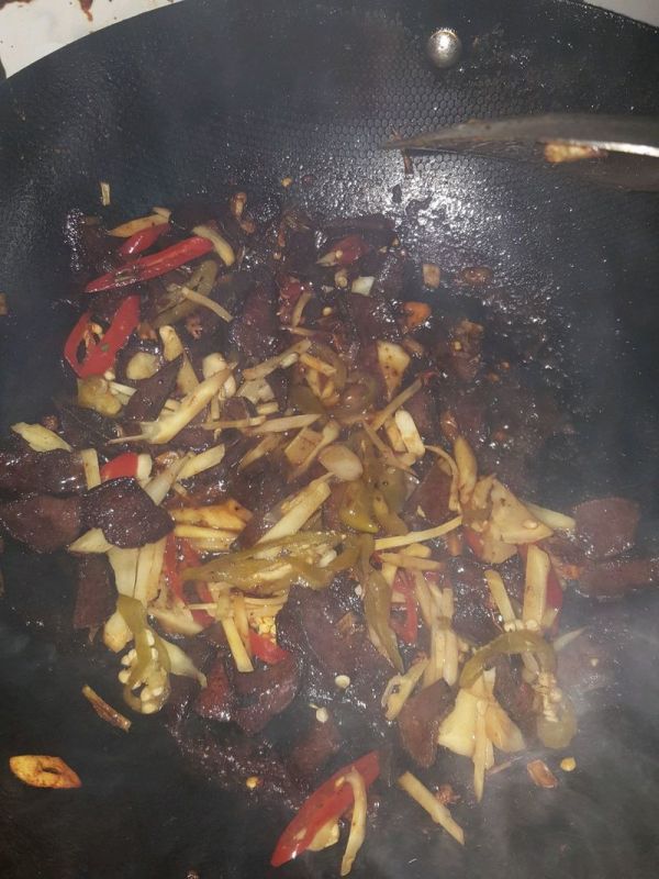 泡菜木耳爆炒腊猪肝