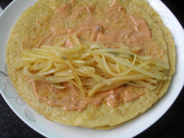 燕麦蛋饼卷土豆丝