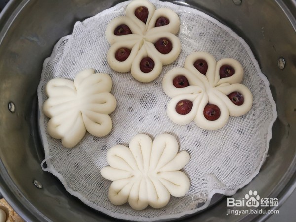 如何做出松软美味的红枣花馒头