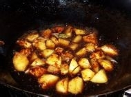 素菜荤吃的红烧土豆