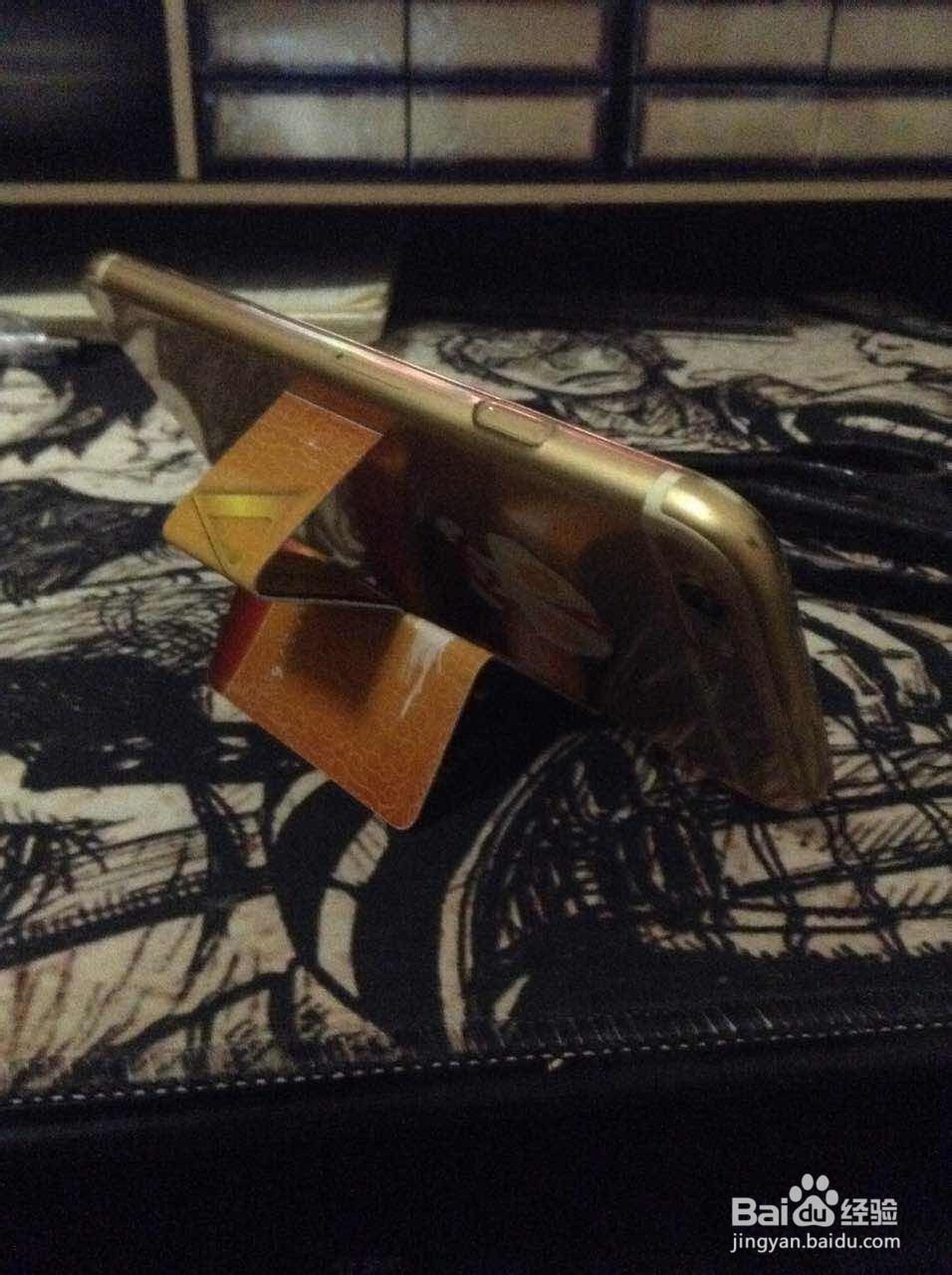 用废卡自制手机架