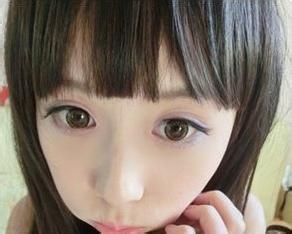 日系无辜大眼妆 圣诞节显示你萌的魅力吧