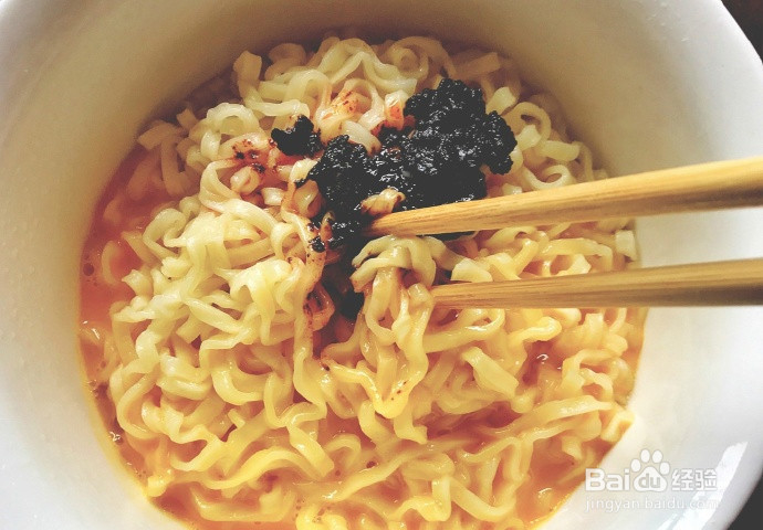 鸡胸肉杂蔬泡面披萨的做法