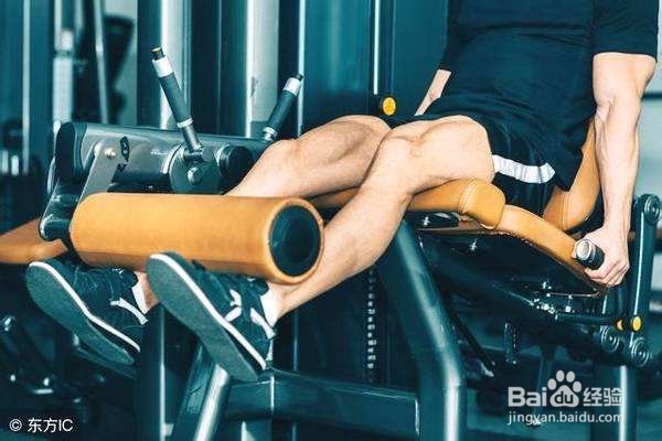 腿部腘绳肌应该怎样练