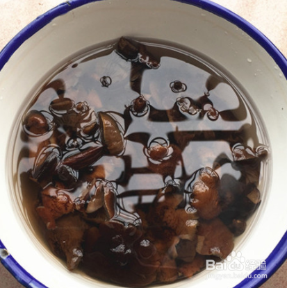 鲜香野生榛蘑煲排骨汤