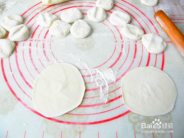 如何制作外筋里嫩的角瓜鸡蛋水煎饺