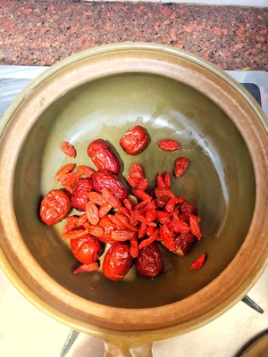 当归红枣枸杞鸡蛋汤