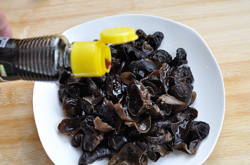 凉拌黑木耳的做法