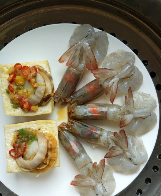 扇贝蝴蝶虾蒸豆腐
