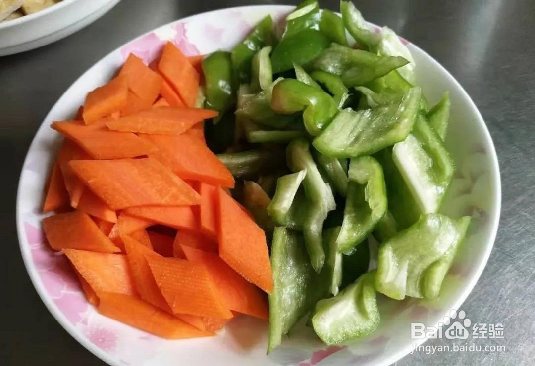 木耳炒豆腐怎么做？