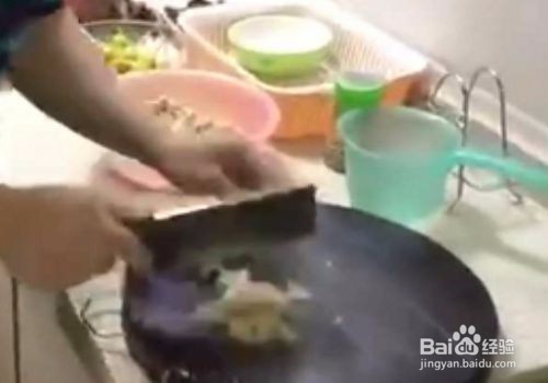 炒猪肠怎么炒好吃（李子炒猪肠）