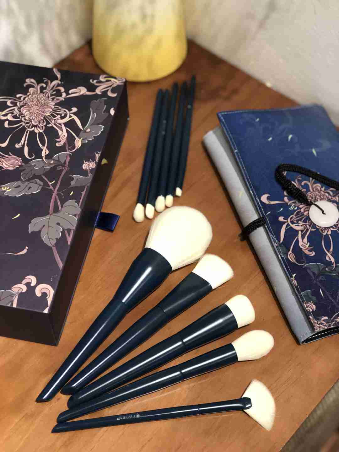 LADES蓝蒂丝烟蓝化妆刷，满足日常化妆