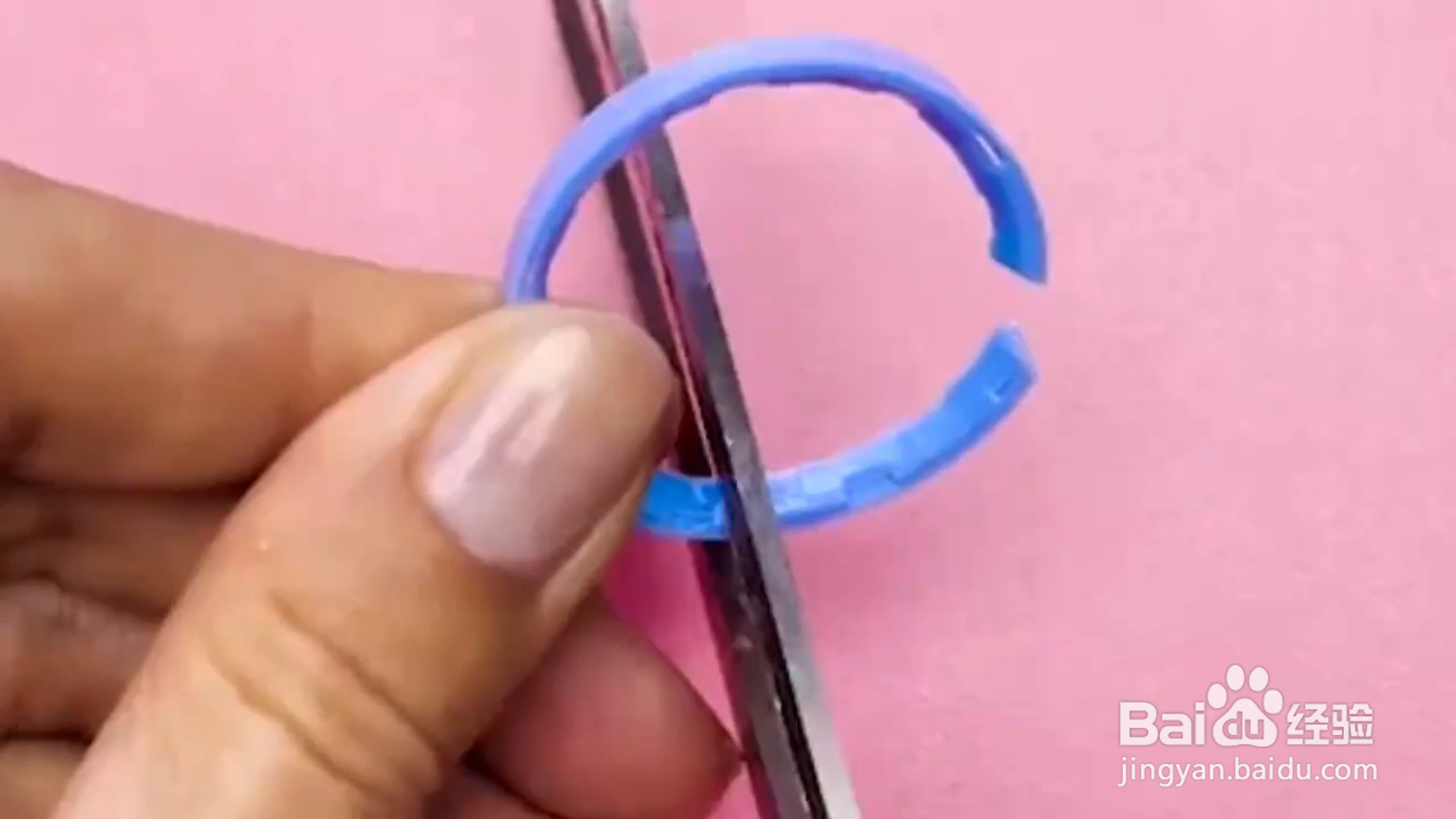 如何给芭比娃娃制作各种精美小物品？