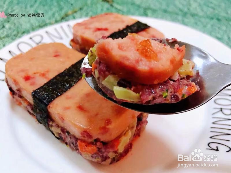 午餐肉时蔬双米堡的做法