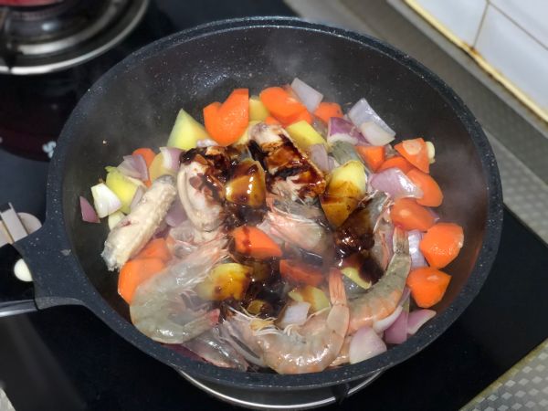 田园鲜虾鸡翅煲