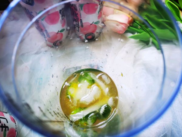 桃桃西打汽泡水