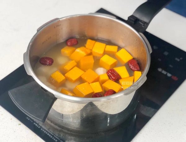 南瓜小米红枣粥