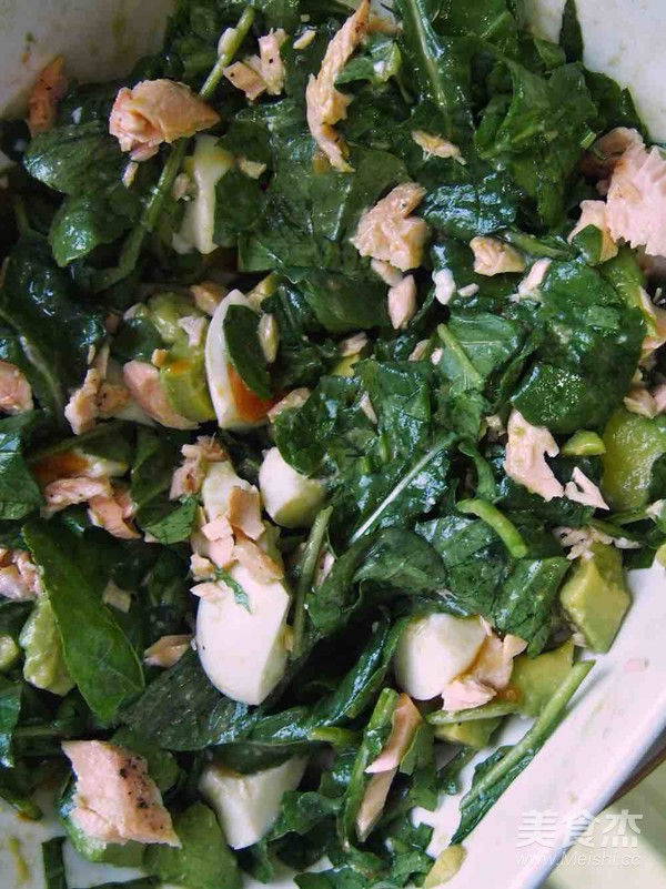 牛油果芝麻菜烤三文鱼汉堡