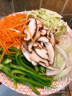 时蔬炒米线怎么做