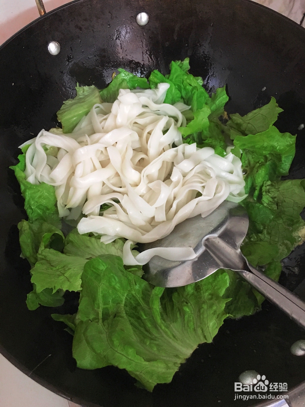 教你怎么做鸡蛋生菜炒河粉