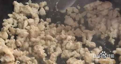 如何制作一碗地道的豌豆杂酱面?