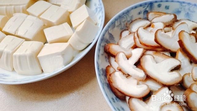 鲜香菇烧豆腐的做法