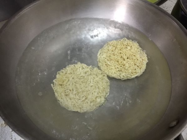 杂蔬肉沫鸡蛋面