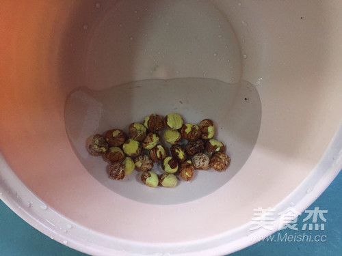 栗子烧鸡翅的做法