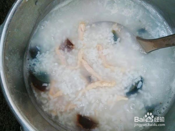 如何利用传统高压锅做出皮蛋瘦肉粥