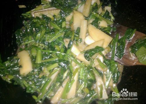 素菜菠菜炖土豆的做法