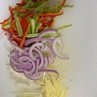 在家制作美味的洋葱爆炒鱿鱼丝