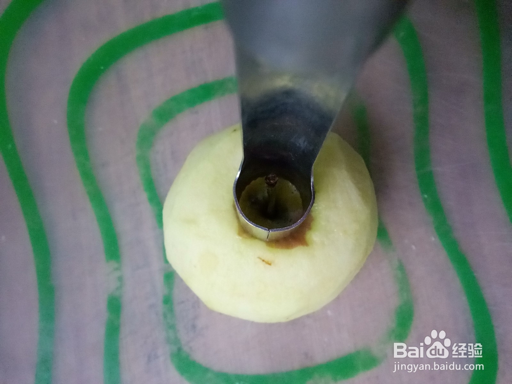 小朋友爱吃炸苹果圈