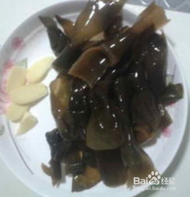 怎样炖出一道美味的排骨海带汤？