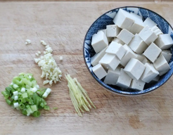如何做裙带菜豆腐汤