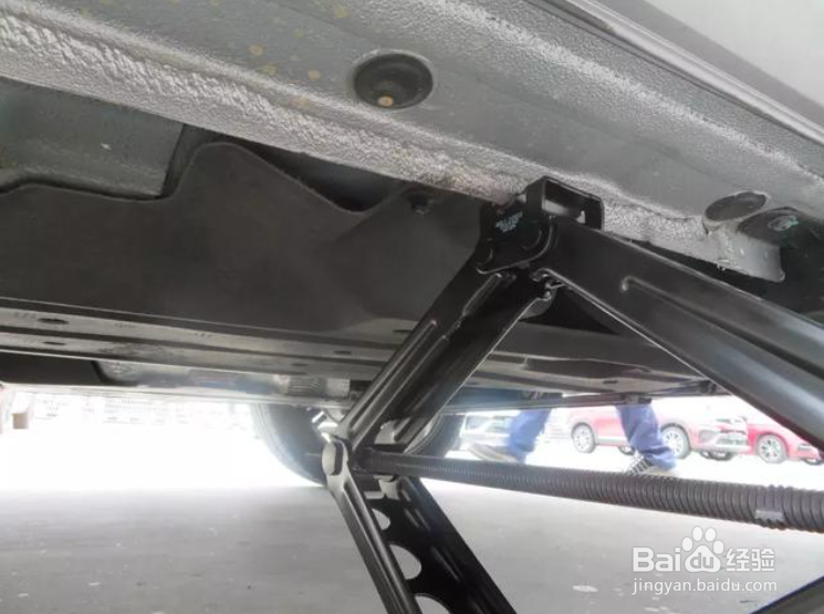 车辆如何更换备胎