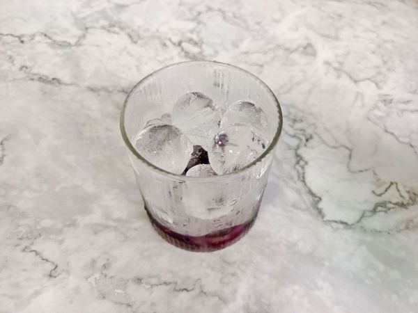 葡萄石榴气泡水