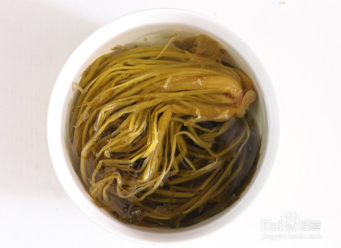 腌菜炒肥肠的做法